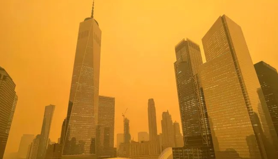 In footage Canada wildfire smoke engulfs New York Al Bawaba